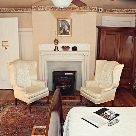 The Carriage Inn Bed And Breakfast تشارلز تاون المظهر الخارجي الصورة