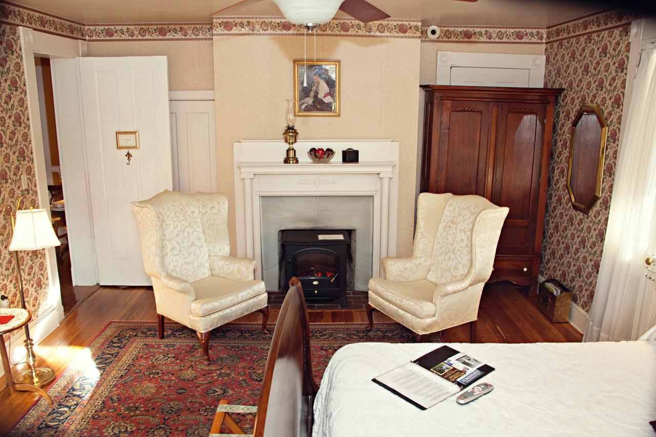 The Carriage Inn Bed And Breakfast تشارلز تاون المظهر الخارجي الصورة