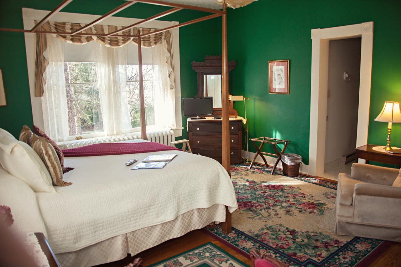 The Carriage Inn Bed And Breakfast تشارلز تاون المظهر الخارجي الصورة