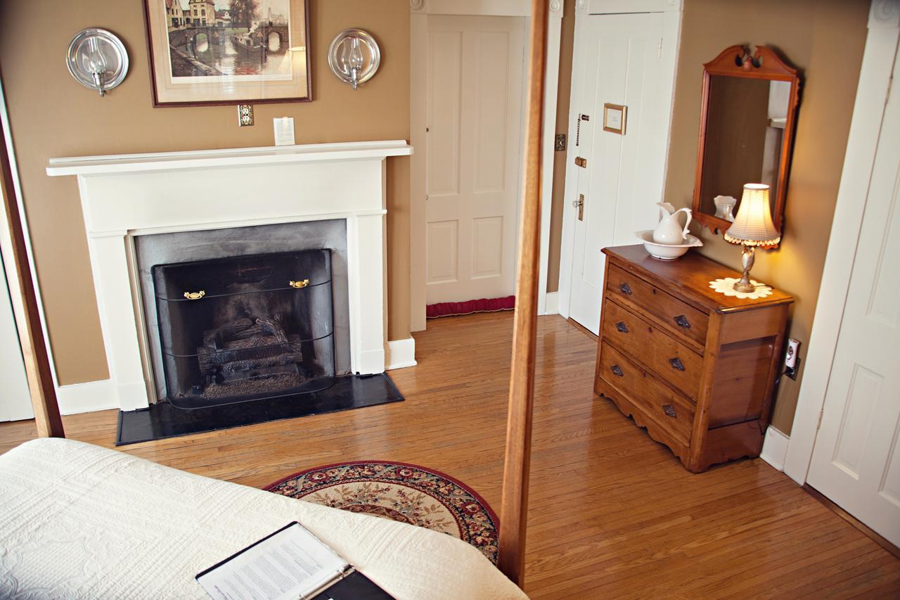 The Carriage Inn Bed And Breakfast تشارلز تاون الغرفة الصورة