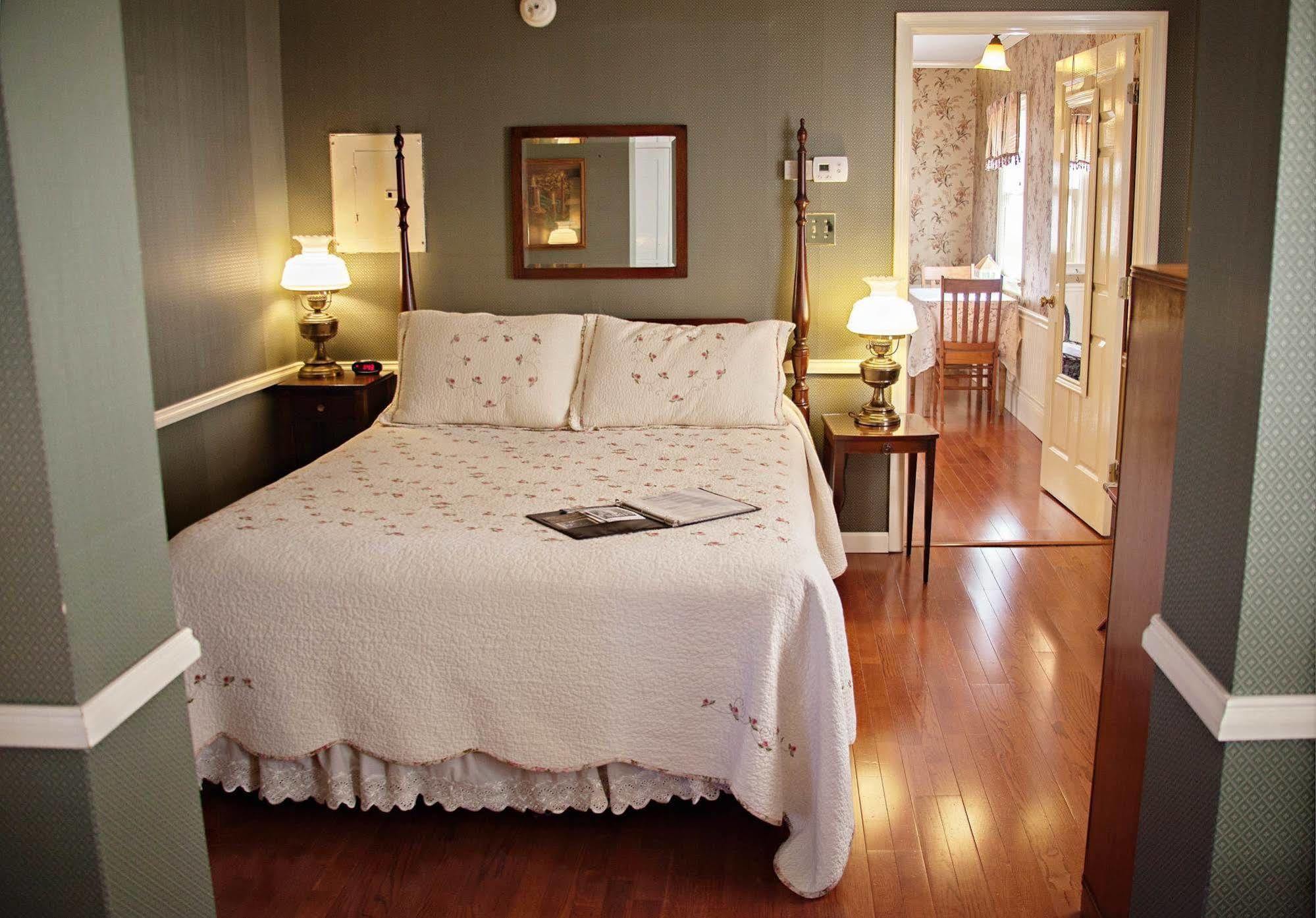 The Carriage Inn Bed And Breakfast تشارلز تاون المظهر الخارجي الصورة