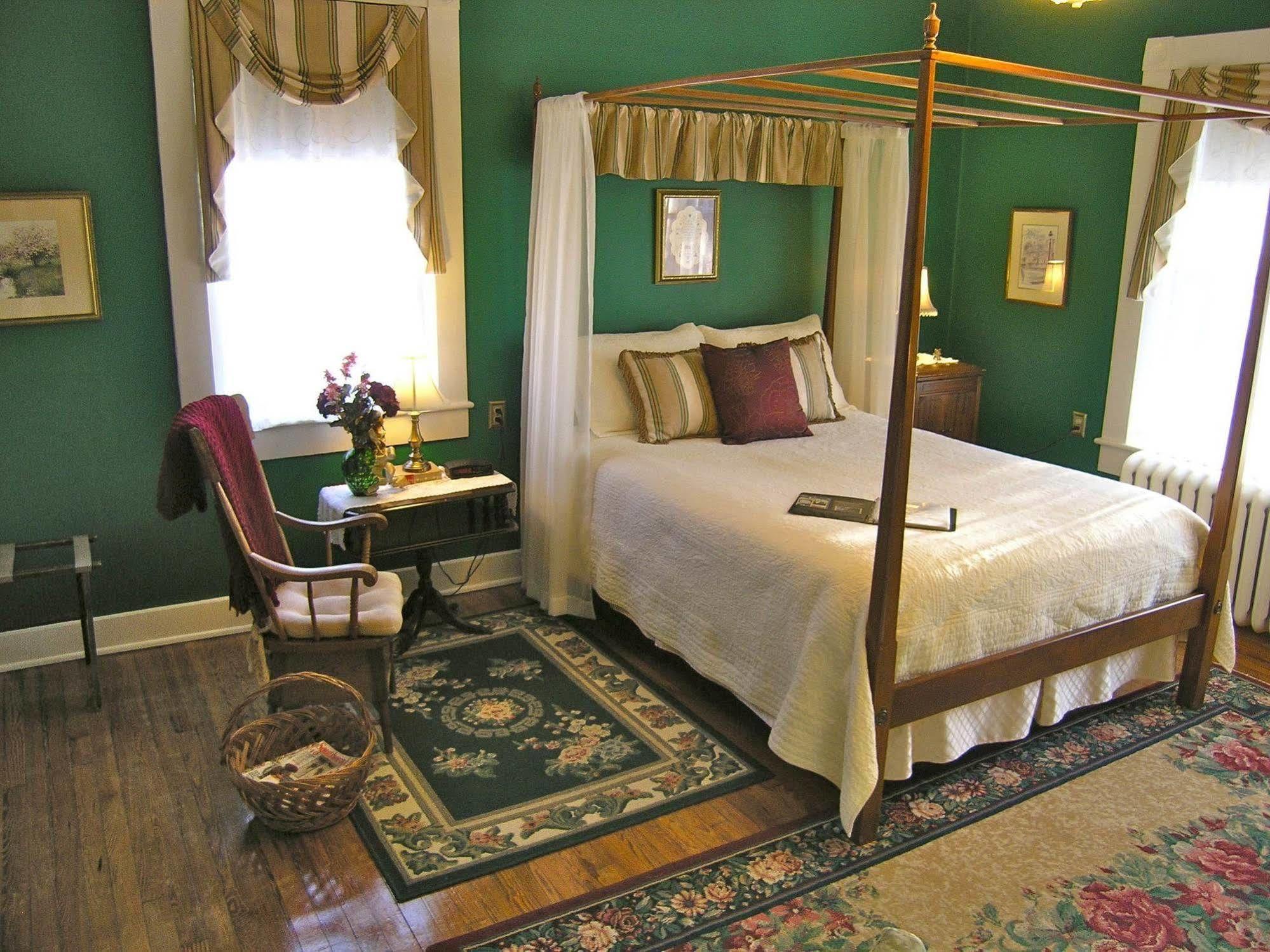 The Carriage Inn Bed And Breakfast تشارلز تاون المظهر الخارجي الصورة