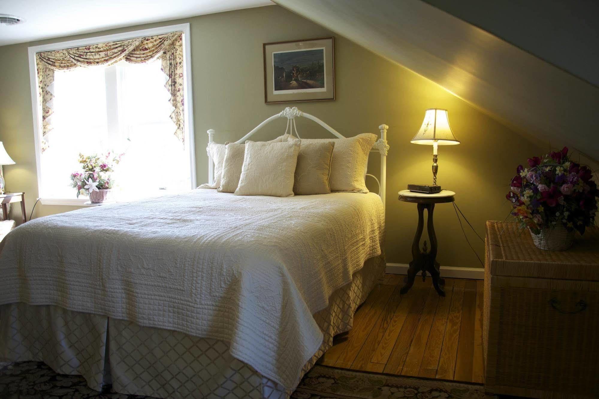 The Carriage Inn Bed And Breakfast تشارلز تاون المظهر الخارجي الصورة